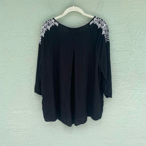 Style&Co Women's 2X Black Embroidered 3/4 Sleeve Tunic Top V-Neck Blouse - Picture 2 of 9